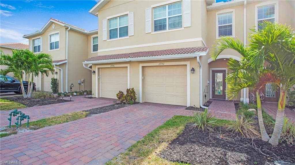 2792 Blossom WAY-1