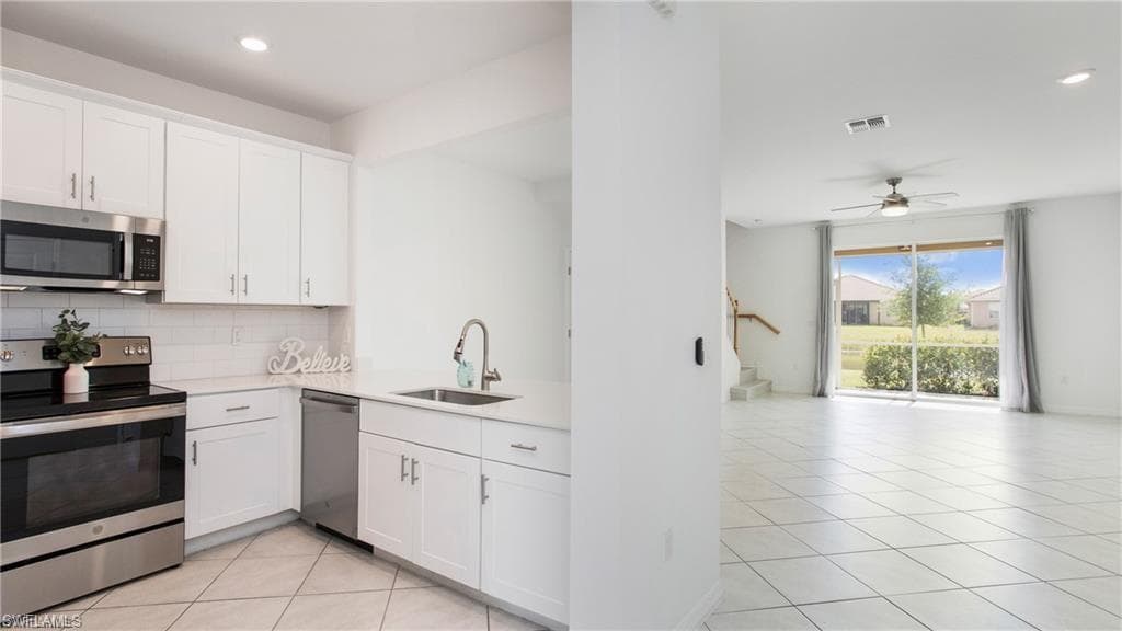 2792 Blossom WAY-25