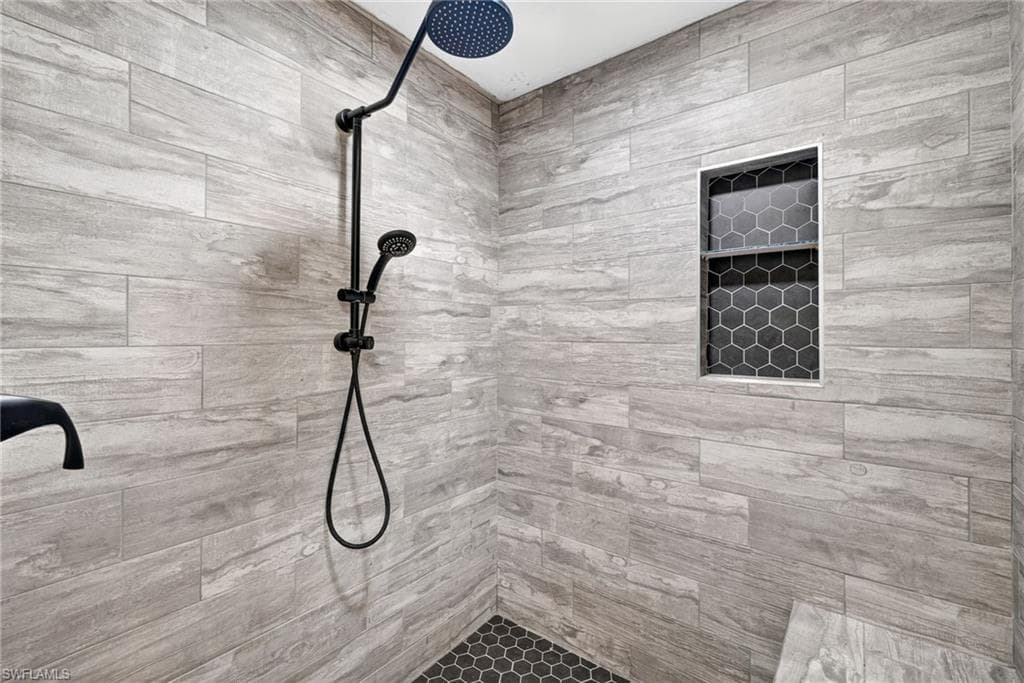 425 Muskegon AVE-6