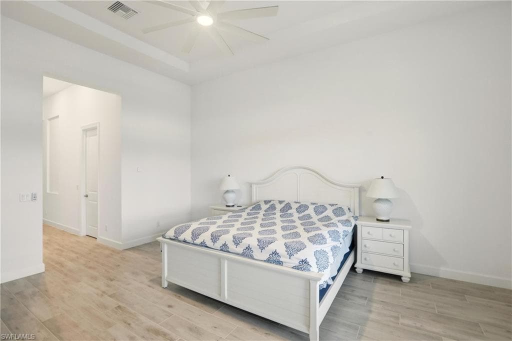 11420 Canal Grande DR-28