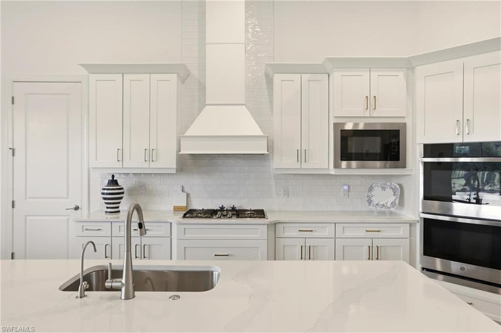 11420 Canal Grande DR-11