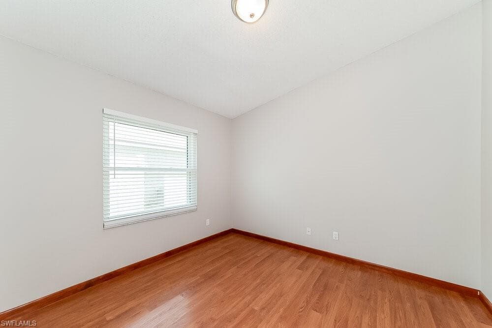 3575 Chinaberry LN-13