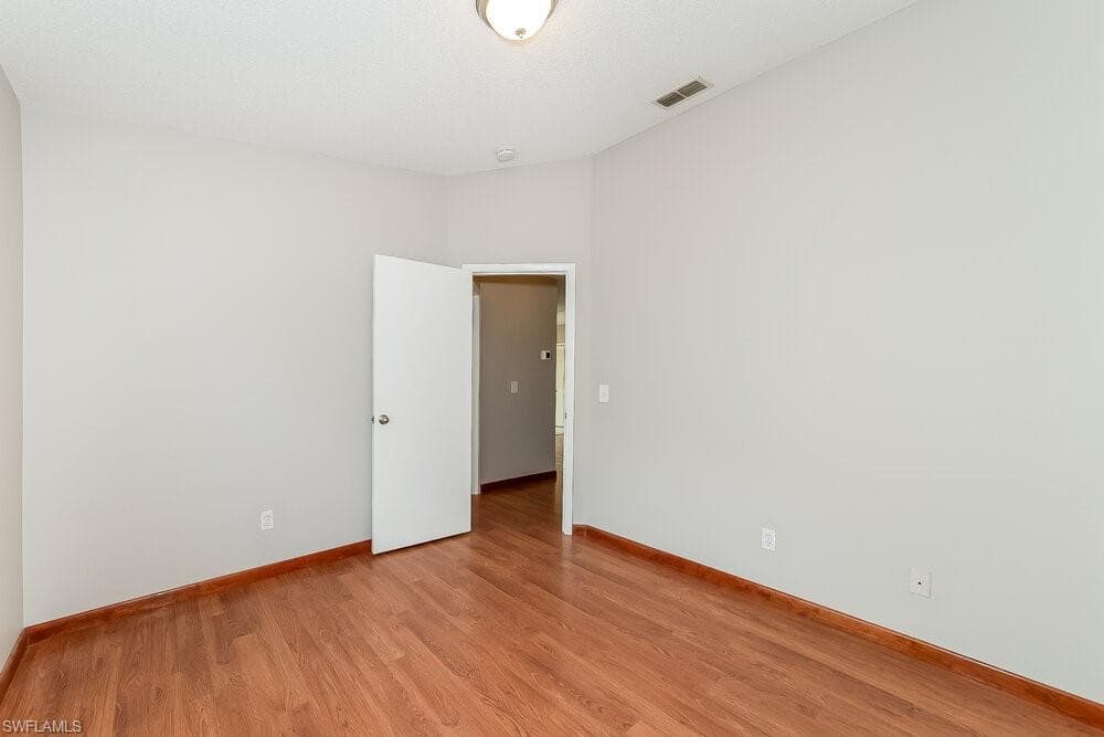 3575 Chinaberry LN-12