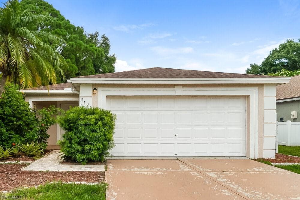 3575 Chinaberry LN-1