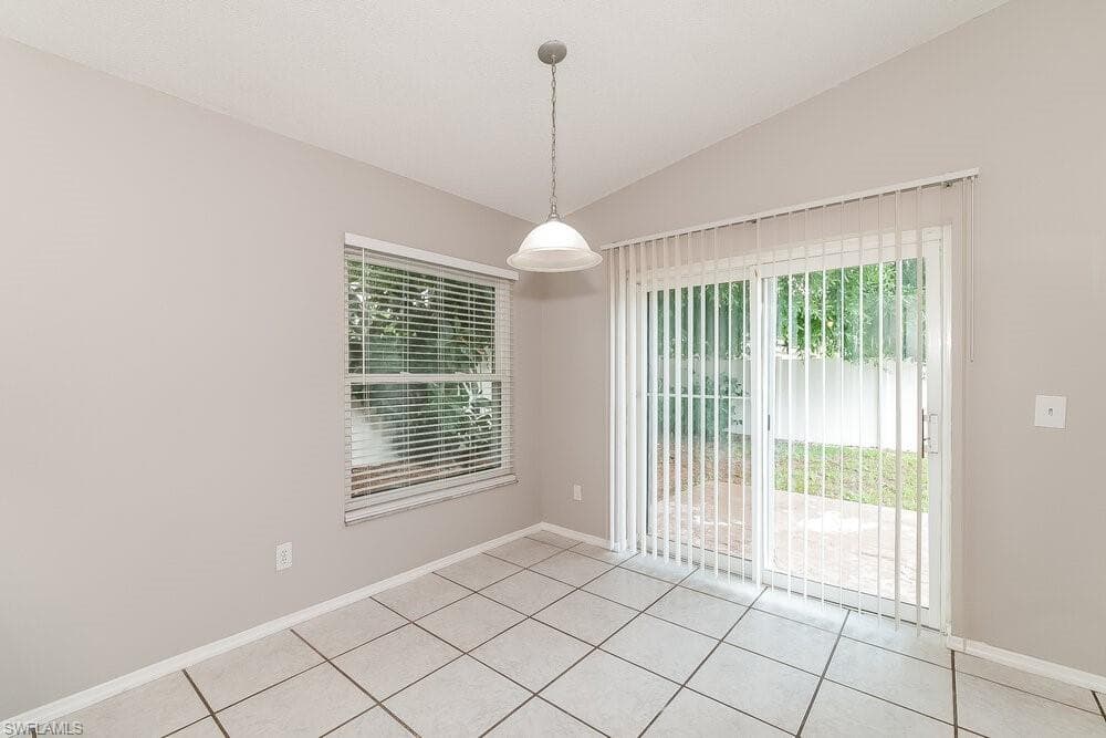 3575 Chinaberry LN-5