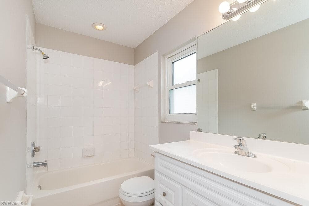 3575 Chinaberry LN-15