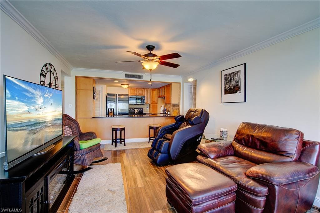 1900 Clifford ST 303-15