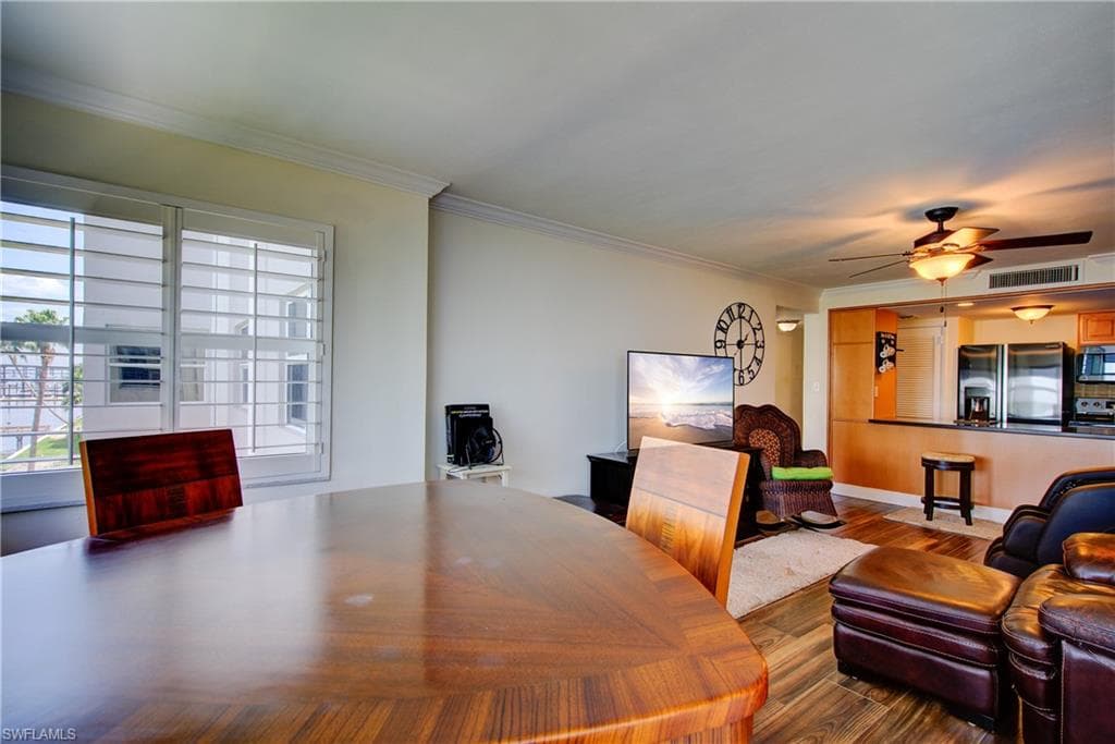 1900 Clifford ST 303-18