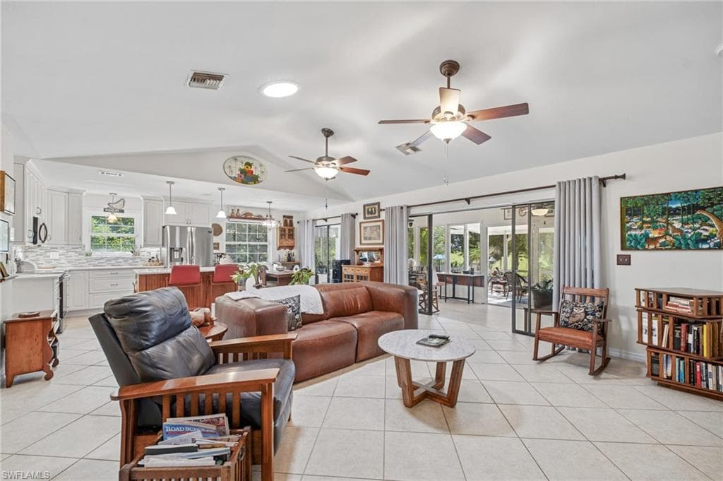 4472 Lake Heather CIR-5