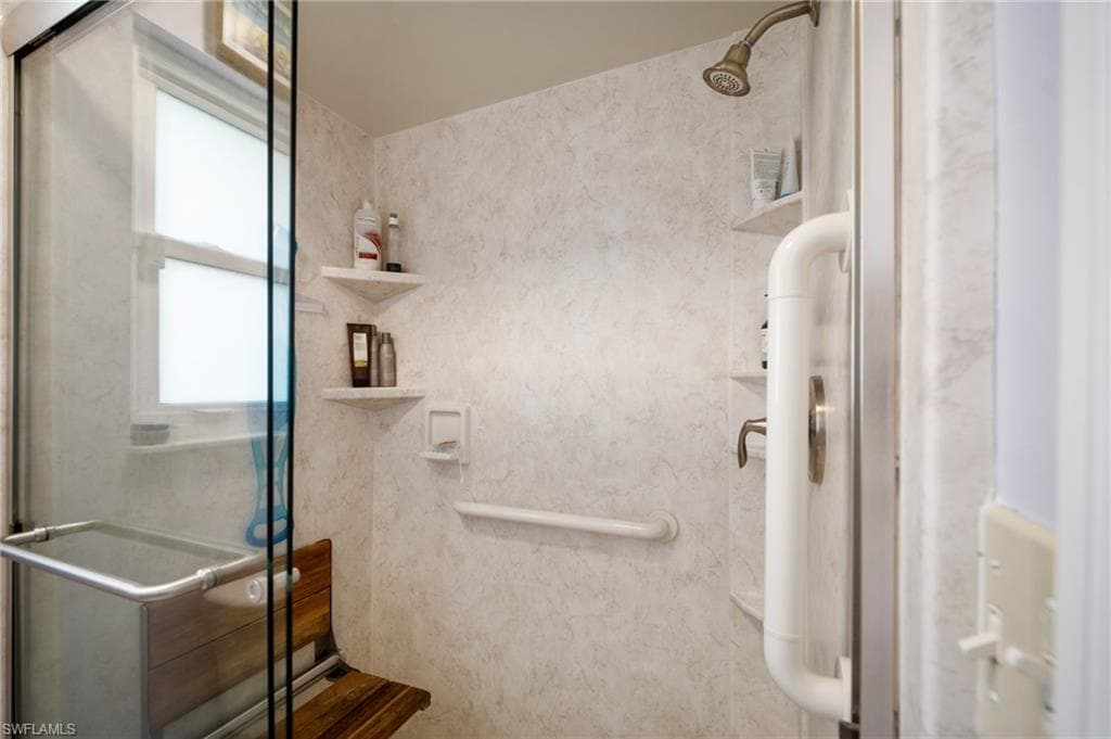 4472 Lake Heather CIR-17