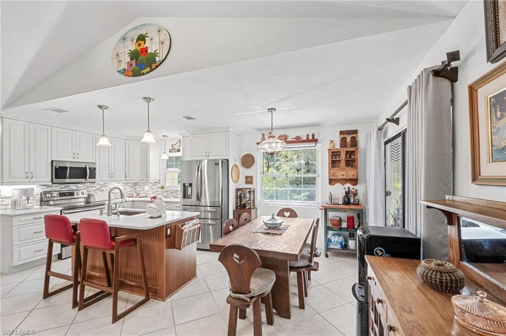 4472 Lake Heather CIR-12