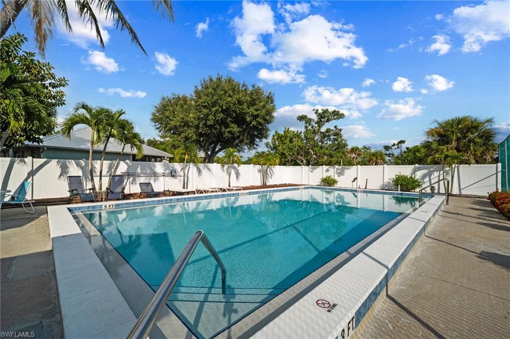 4472 Lake Heather CIR-34