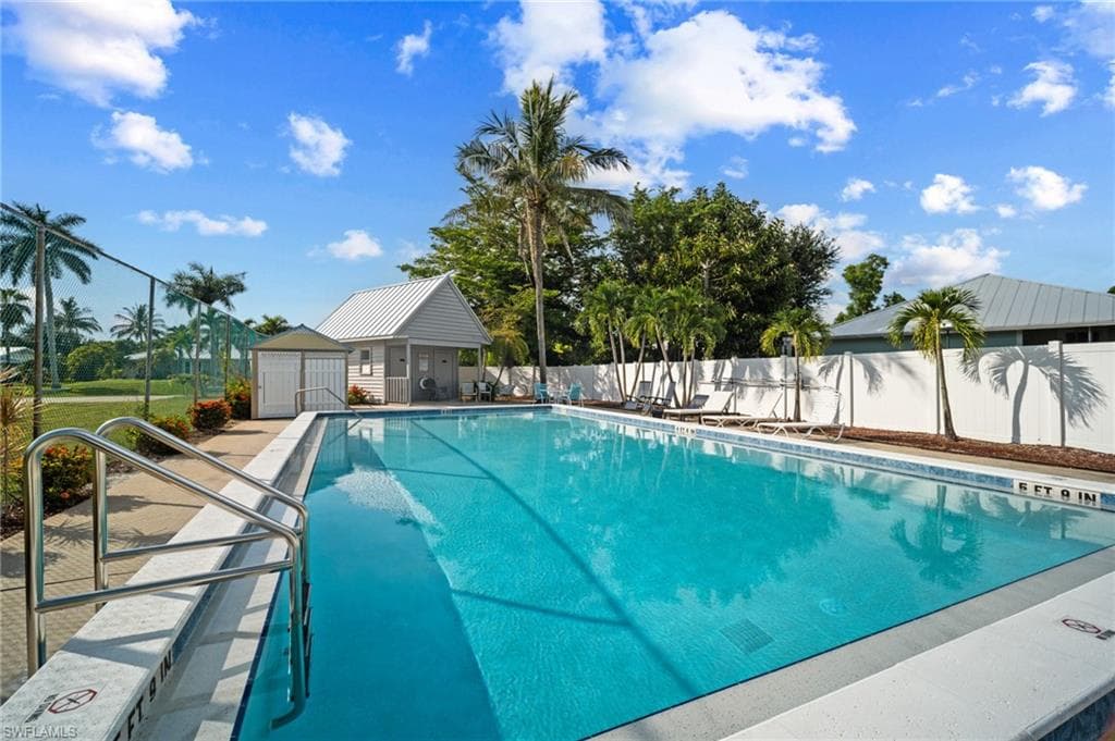 4472 Lake Heather CIR-33