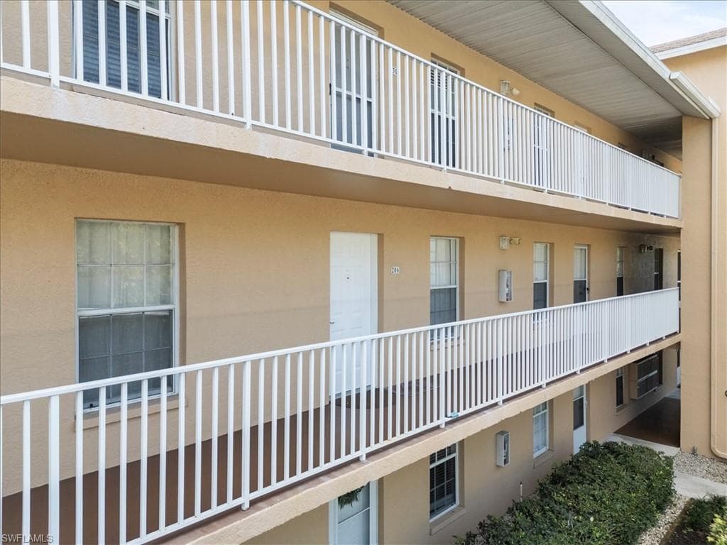 9660 Victoria LN 206-22