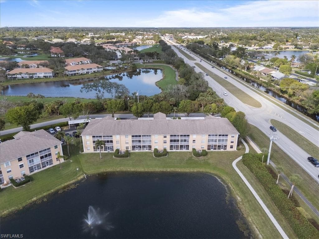 9660 Victoria LN 206-15