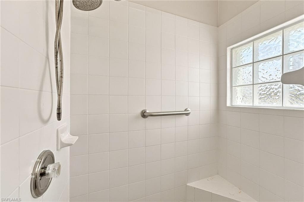 17518 Plumera LN-17