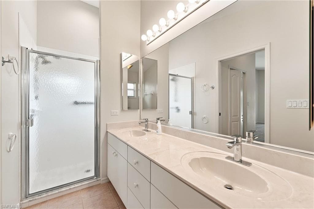 17518 Plumera LN-16