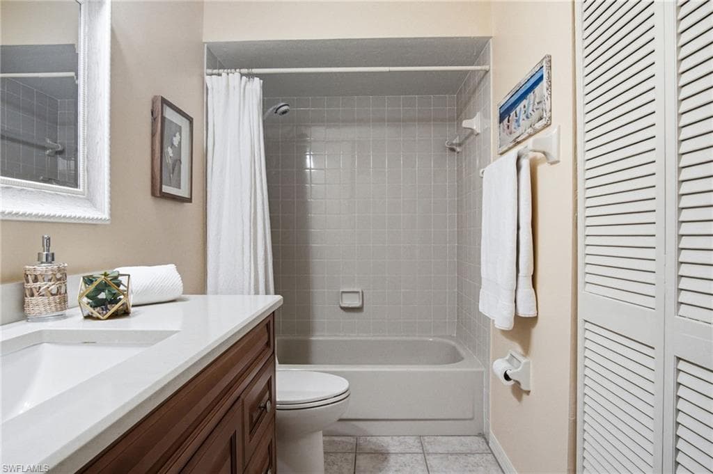 221 Fox Glen DR 2302-26