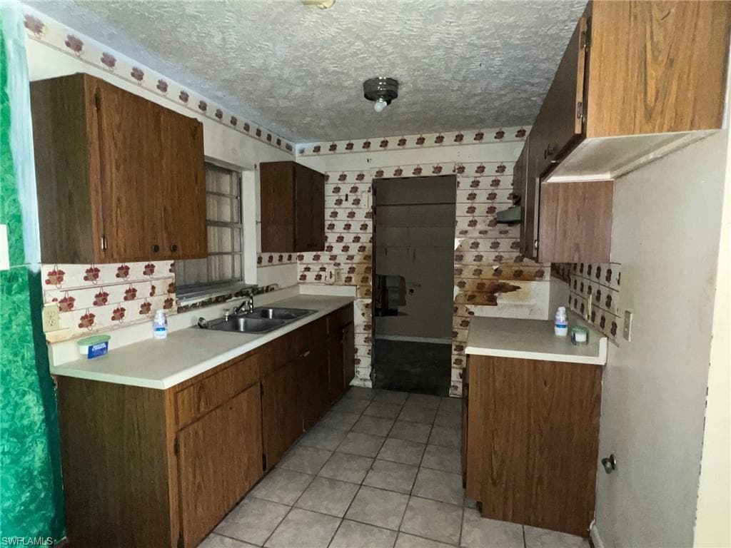 311 W El Paso AVE-4