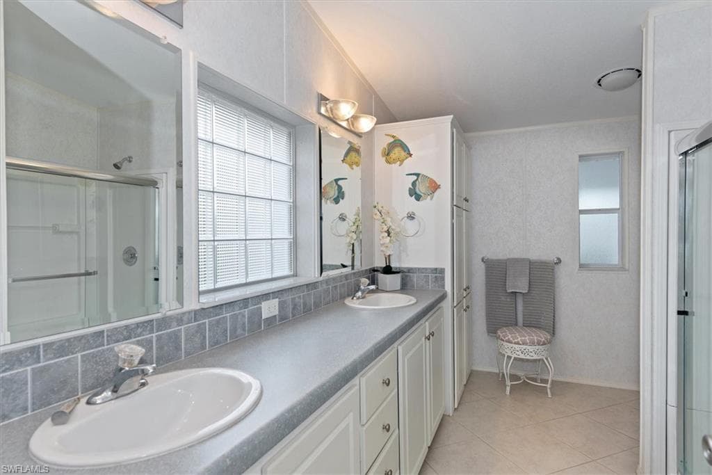 244 Daisy AVE-16
