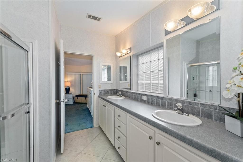 244 Daisy AVE-17