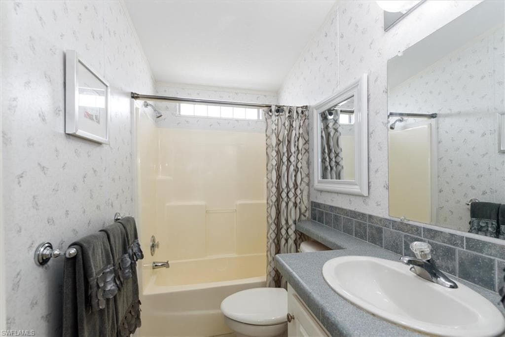 244 Daisy AVE-20