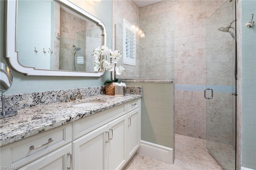 16450 Seneca WAY-24