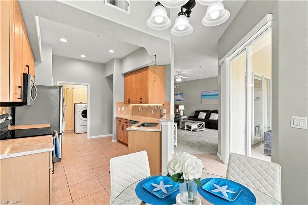 9265 Belleza WAY 204-6