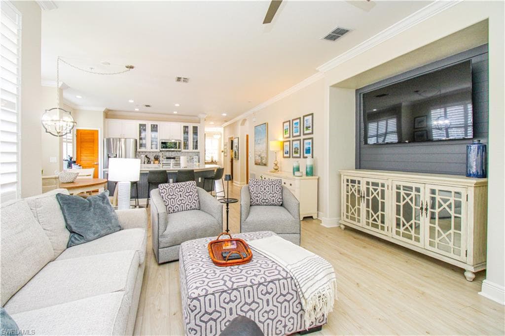 4853 Hampshire CT 107-28