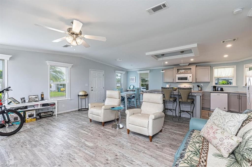 585 Cape Florida LN-12