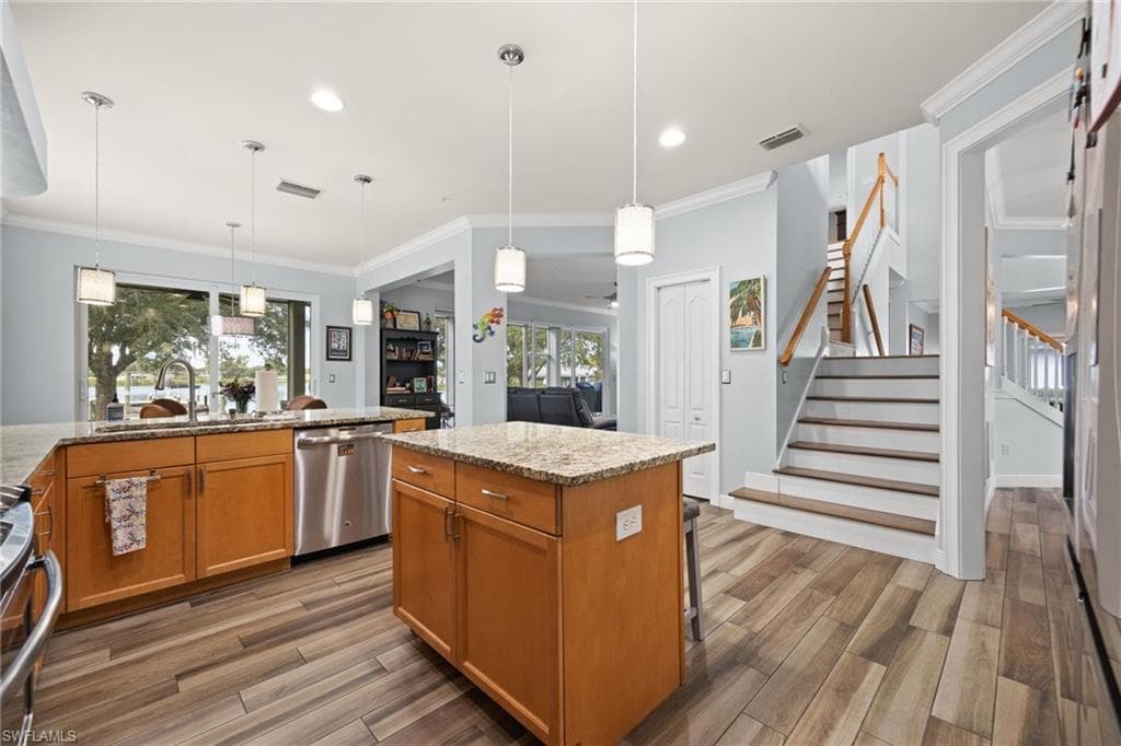 16450 Oakview CIR-16