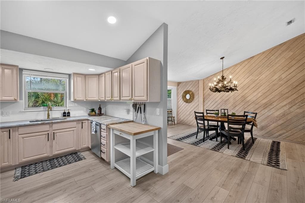 9076 Mockingbird DR-14