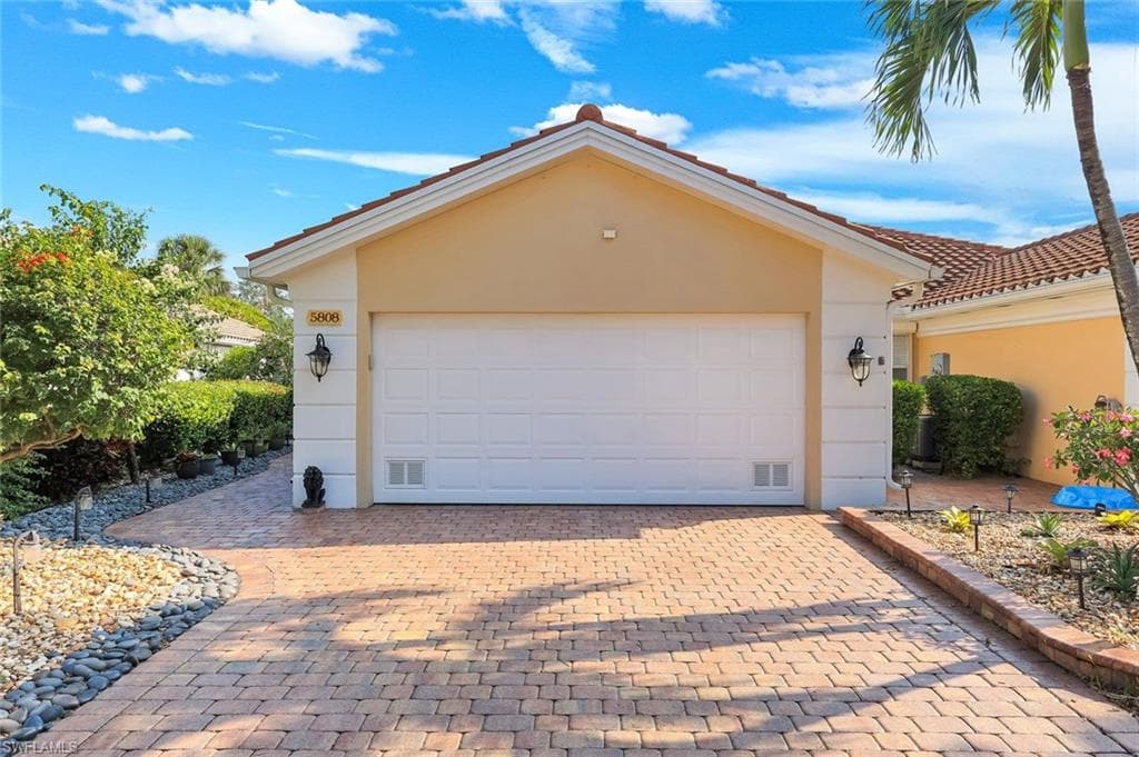 5808 Drummond WAY-0