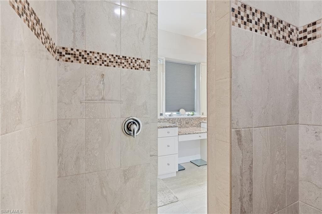 4507 Lake Heather CIR-22