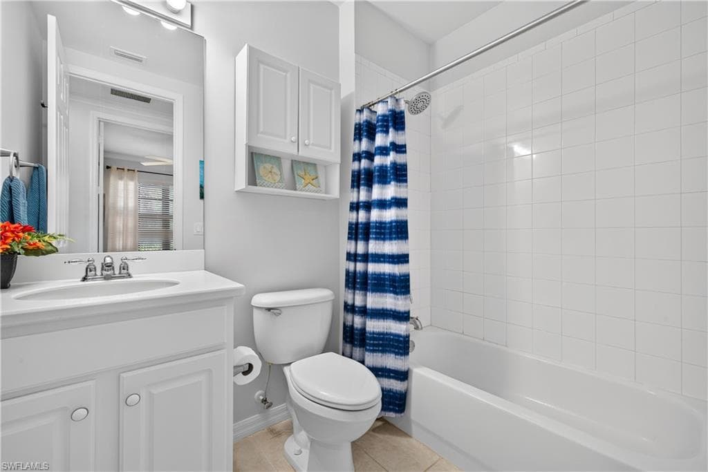 1379 Artesia DR E 601-18