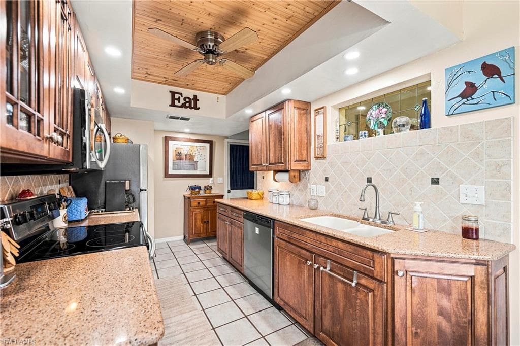 17880 Dracena CIR-8