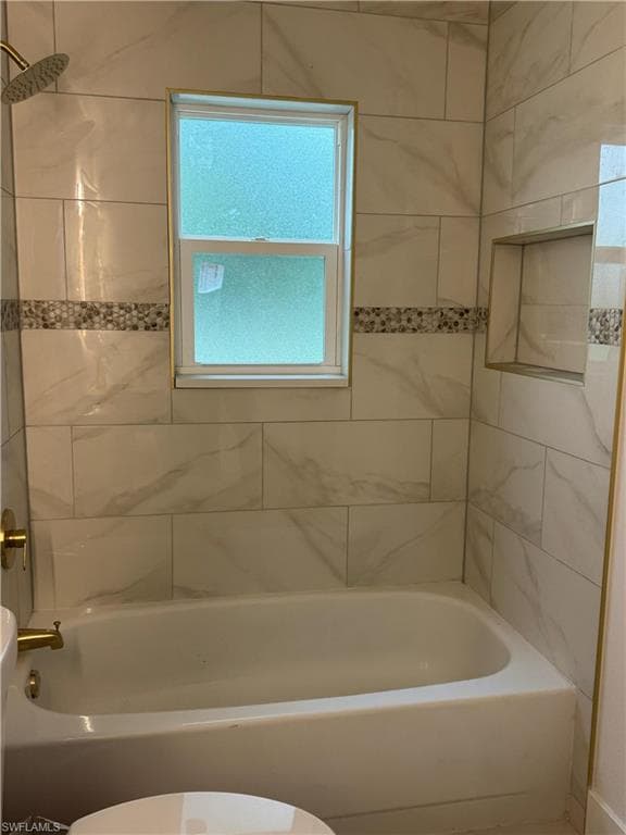1864 Urbana AVE-18