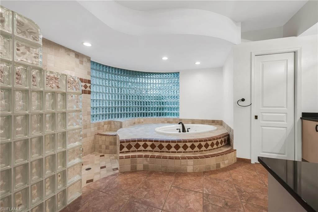 9736 Wilshire Lakes BLVD-17