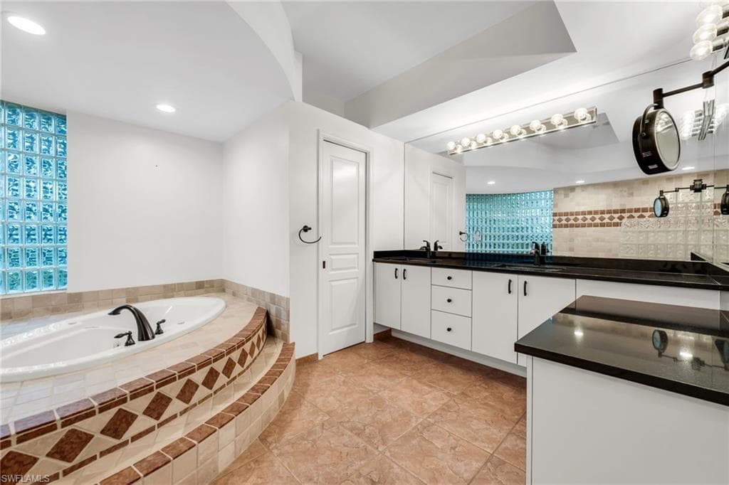 9736 Wilshire Lakes BLVD-16
