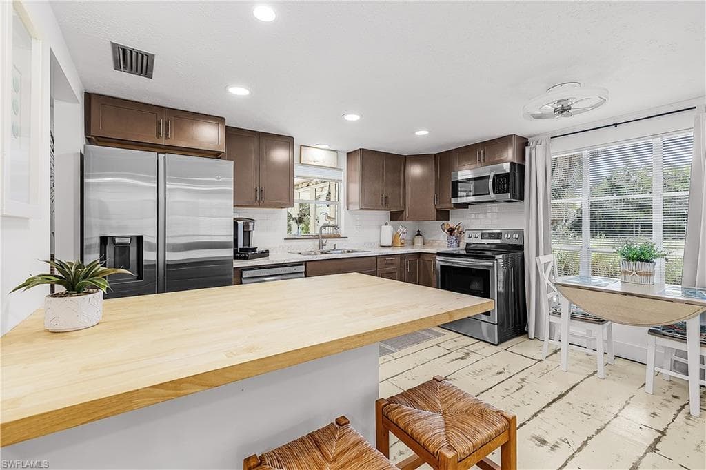 3300 6th AVE-27