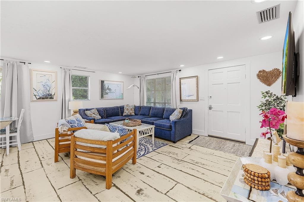 3300 6th AVE-26