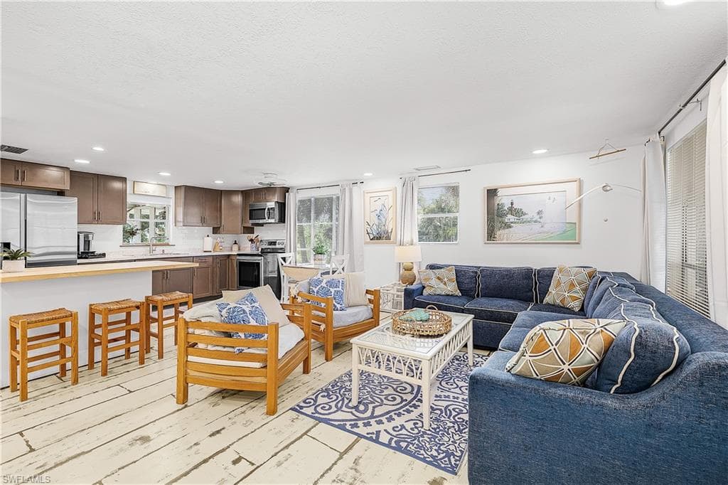 3300 6th AVE-22