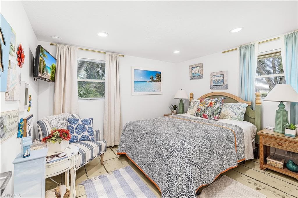 3300 6th AVE-36