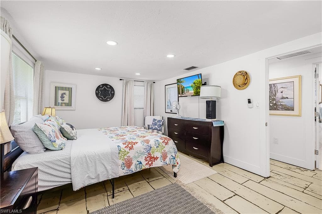 3300 6th AVE-32