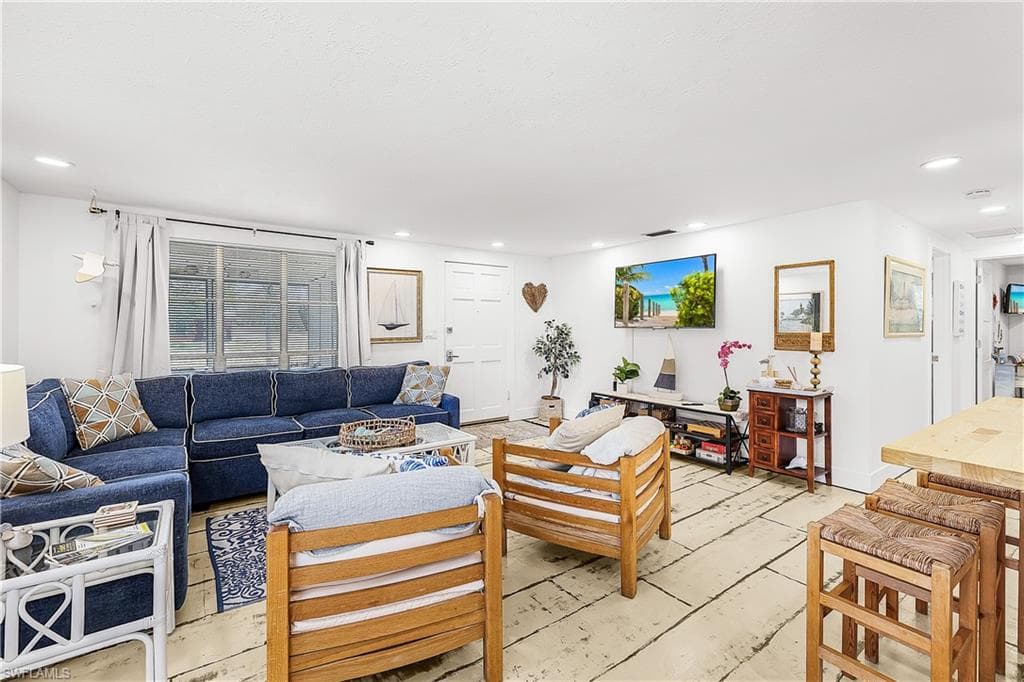 3300 6th AVE-25