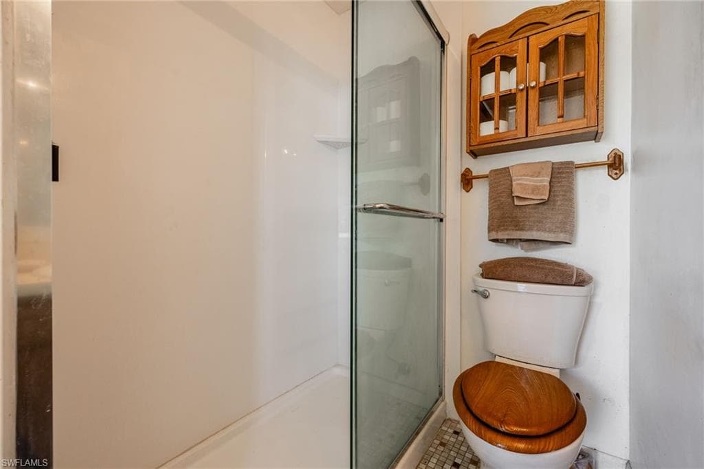220 Oakmont PKWY-24