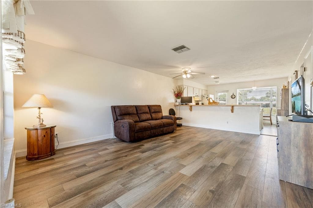 220 Oakmont PKWY-10