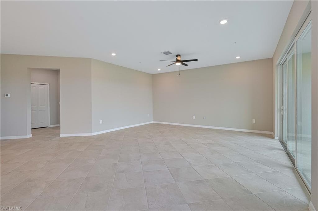 20550 Hazelnut CT S-16