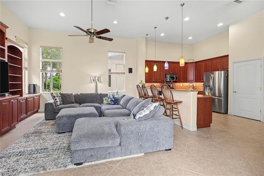 9040 Paseo De Valencia ST-11