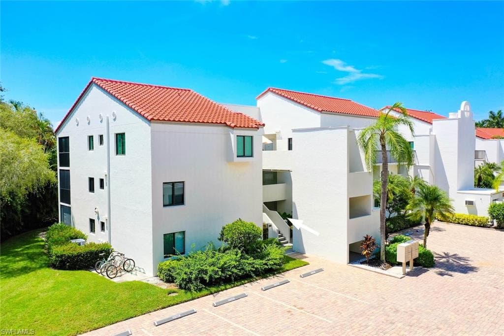 592 Beachwalk CIR 105-1